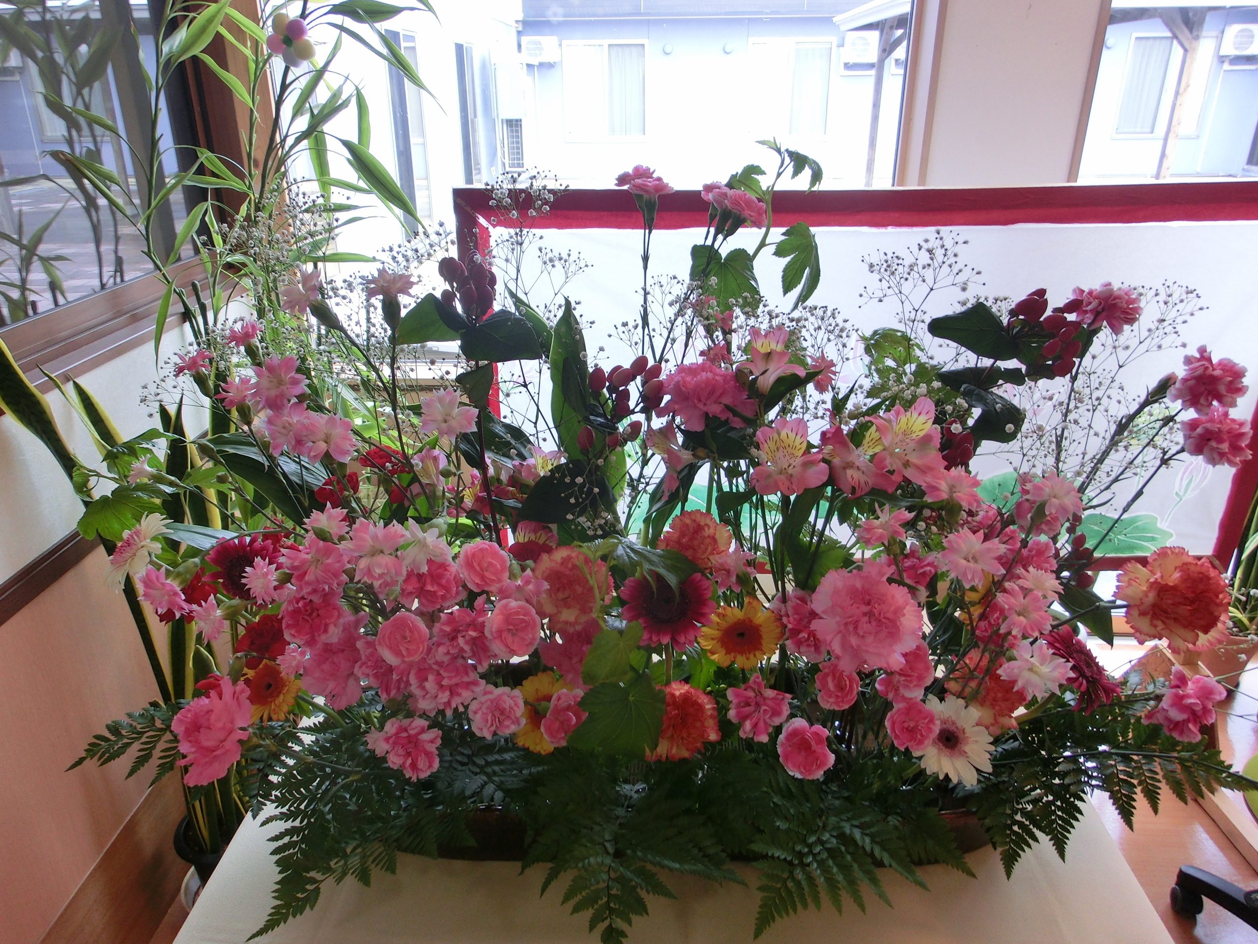 中泊町更生保護女性会の皆様による生け花制作体験🌺