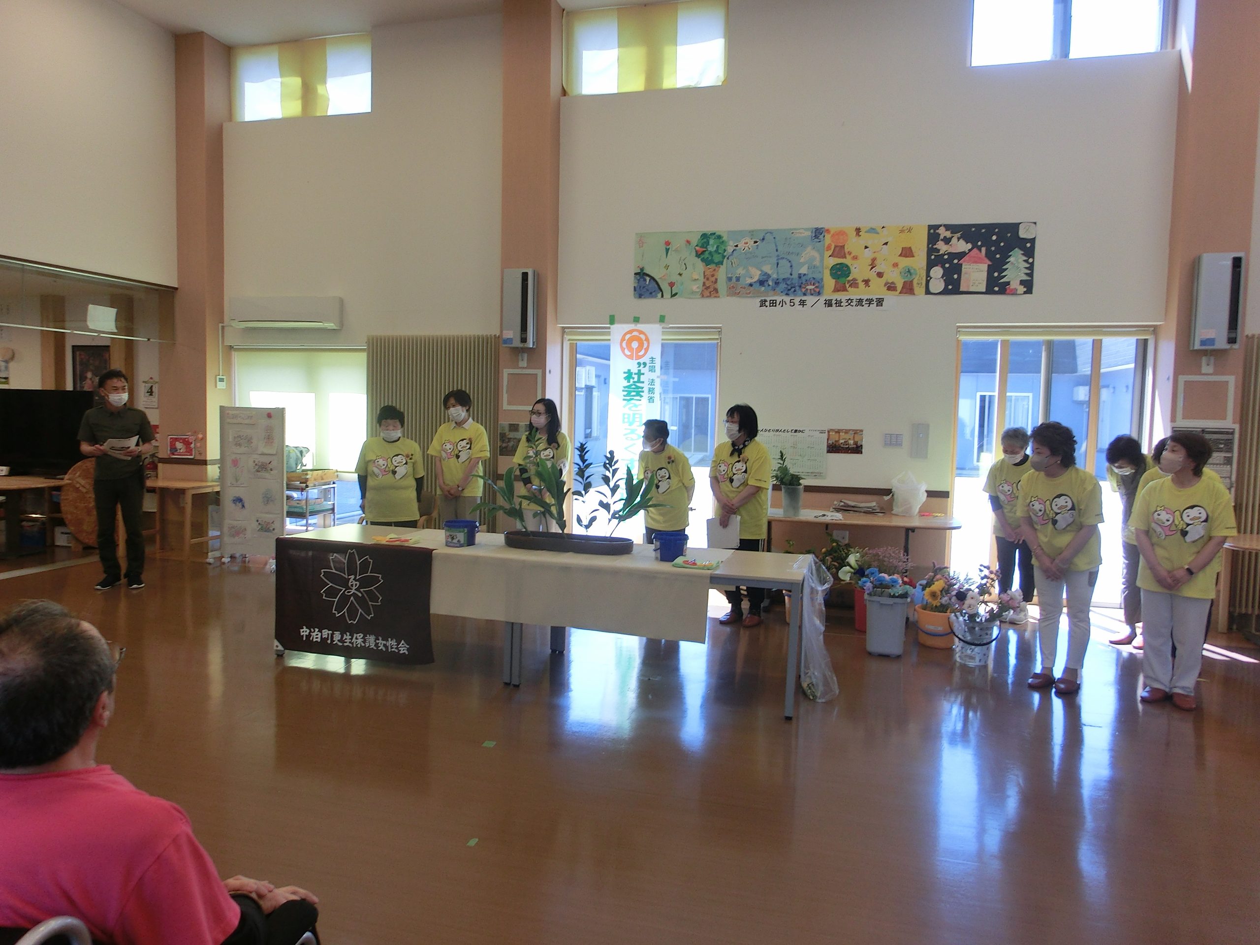 中泊町更生保護女性会の皆様による生け花制作体験🌺